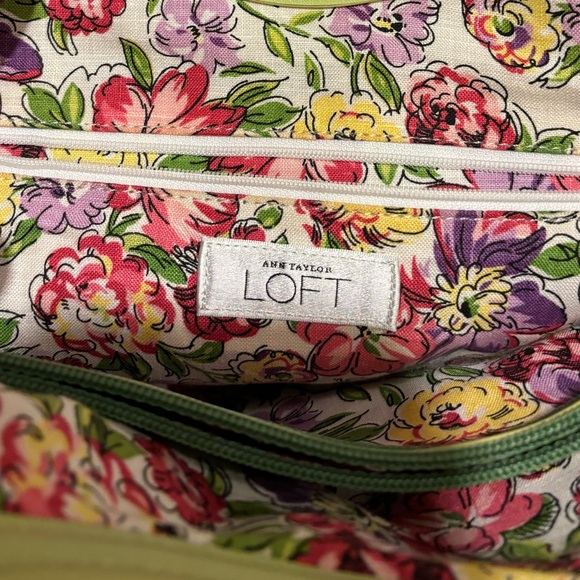 Ann Taylor Loft Bright Green and Woven Tan Purse with Floral Lining and Pockets - Picture 5 of 5